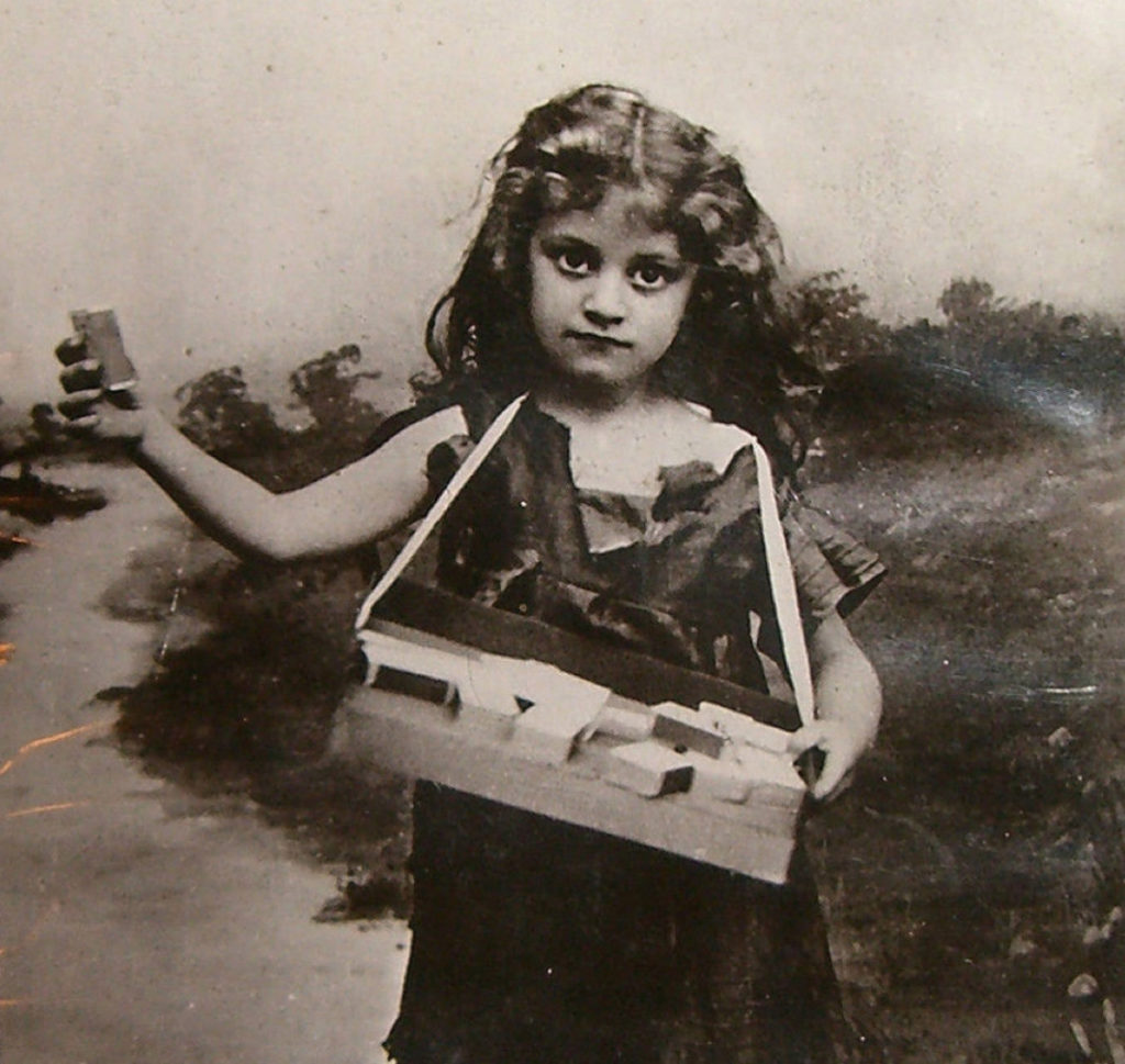 Children Smoking – img41637